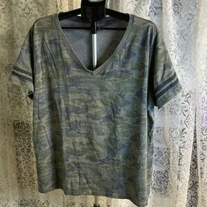 ❤️ LAT Women's Olive Camo V-Neck Short Sleeve Tee with Stripe Sleeve Detail
